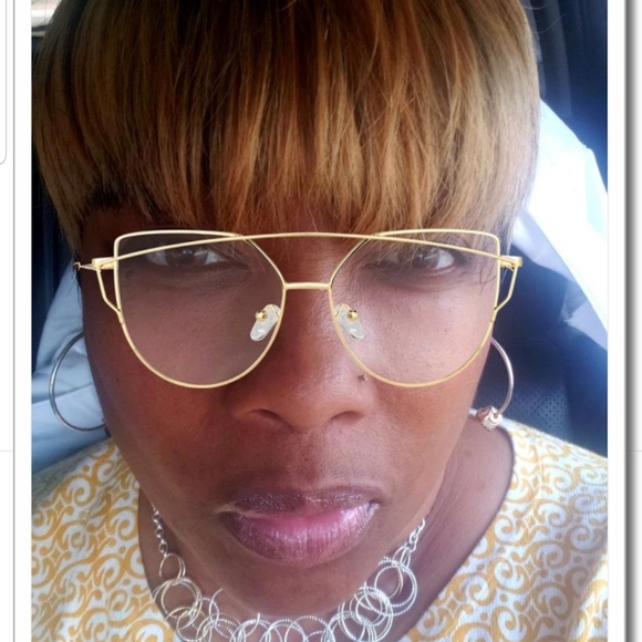 Meet your Posher, Sonya - Picture 1 of 1